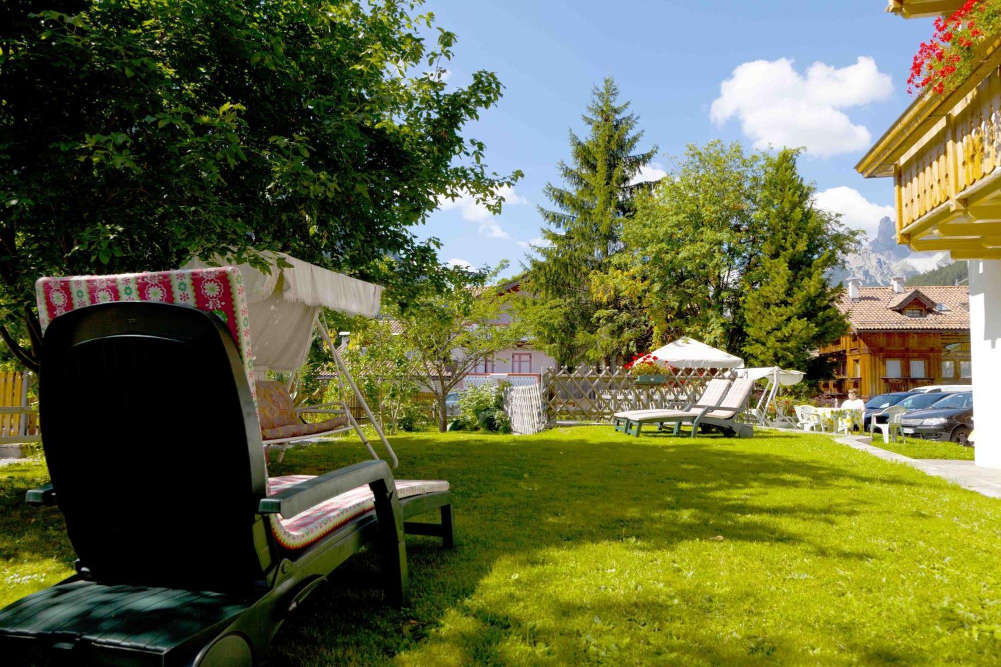 Hotel Garni Tyrolia Campitello di Fassa Exterior foto