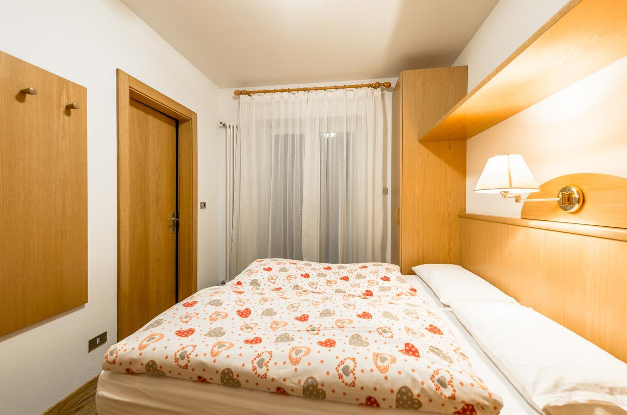 Hotel Garni Tyrolia Campitello di Fassa Exterior foto