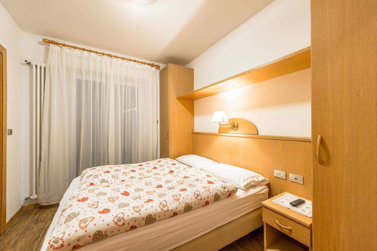 Hotel Garni Tyrolia Campitello di Fassa Exterior foto