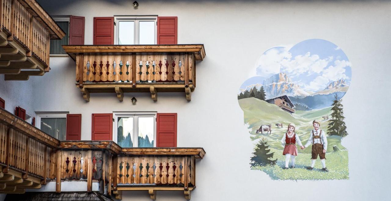 Hotel Garni Tyrolia Campitello di Fassa Habitación foto